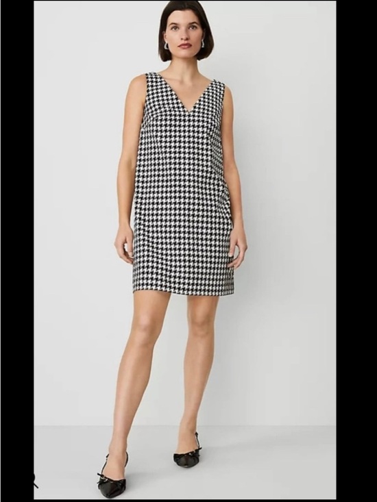 Ann Taylor Dresses & Skirts - NWT Ann Taylor Black & White Houndstooth V-Neck Mini Dress, Size 10